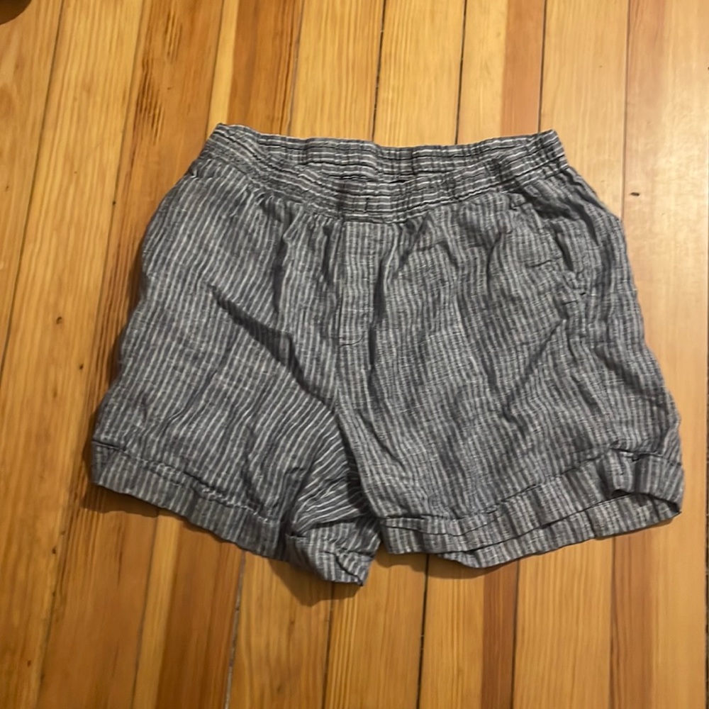 Small Woman’s shorts blue and White